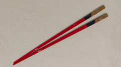 Hashi para cabelo em madeira - Kit 1 Par - Tsuru - Vermelho