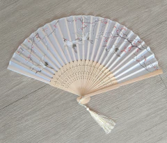 Leque Japonês Branco com flor de Sakura e Tsuru