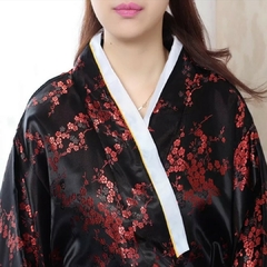 Yukata Feminina Preta Com Estampa Flor De Cerejeira na internet