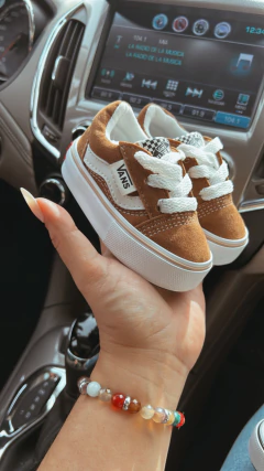 Zapatillas tipo Vans #Chocolate en internet