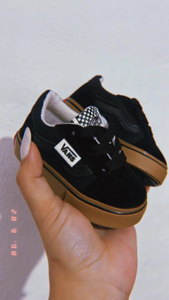 Zapatillas tipo Vans #TotalBlack en internet