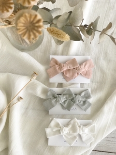 Moño Cala Dos Colitas Gris - comprar online