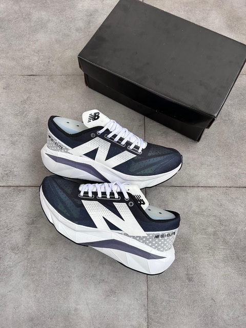 NEW BALANCE FUELCELL REBEL V4 PRETO E BRANCO - comprar online