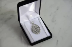 Dije Sagrada Familia (oval) - tienda online