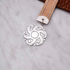 Llavero cuero grande- Pluma - comprar online