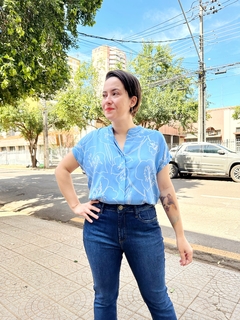 Camisa Decote V Floral Gloria