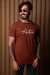 CAMISETA AZTEC LONGLINE MARROM