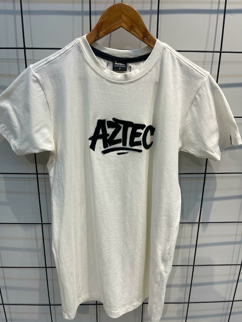 CAMISETA AZTEC LONGLINE BRANCA NOME PRETO - comprar online