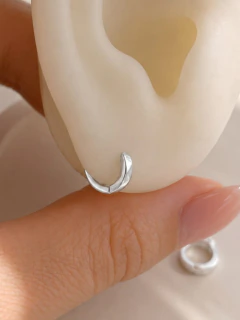 ARGOLLAS MINI YANG 0,9 CM - PLATA - Hosanna Joyas