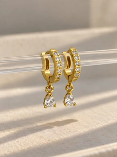 ARGOLLAS TRIÁNGULO CUBIC 1 CM- ACERO DORADO