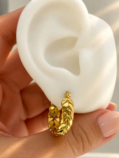 ARGOLLAS TRENZAR 2 CM - ACERO DORADO - Hosanna Joyas