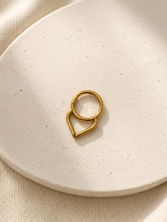 ARGOLLA SOLITARIA JIA DOBLE GOTA - ACERO DORADO - Hosanna Joyas
