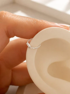 ARGOLLA SOLITARIA SMOOTH TORZADA 0.8CM - PLATA - comprar online