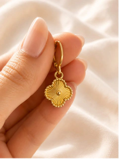 ARGOLLAS VAN CLEFF - ACERO DORADO - Hosanna Joyas