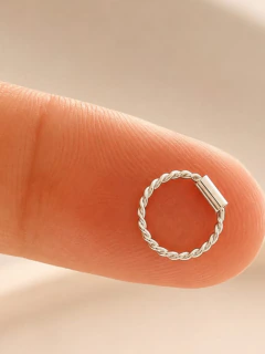 ARGOLLA SOLITARIA SMOOTH TORZADA 0.8CM - PLATA en internet