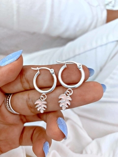 ARGOLLAS HOJITAS PASTEL - AB - Hosanna Joyas