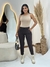 Calça jacar fivela