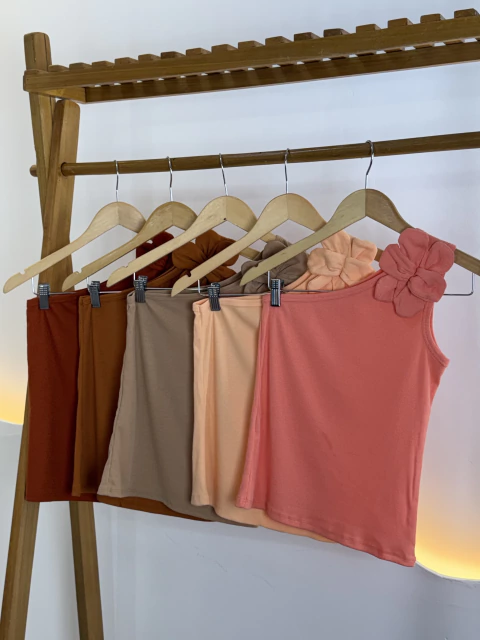 Regata um ombro Flora na internet