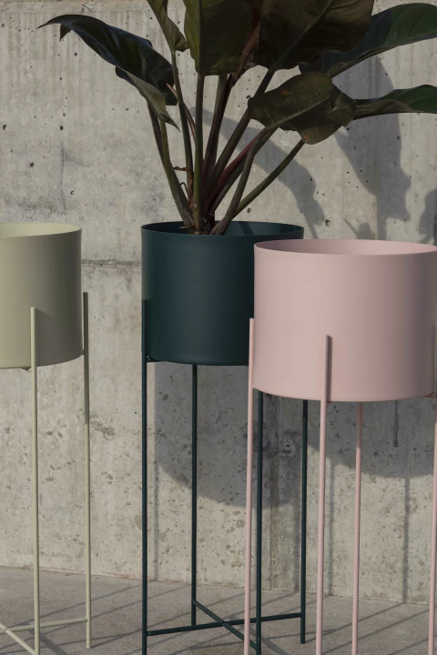 Macetero Cruz de aluminio con pie de hierro cruz