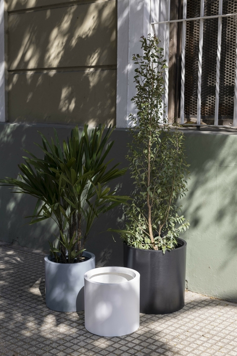 Maceta Cilindro rotomoldeado PVC liviana para exteriores