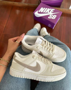 SB DUNK LOW LALI CREMA - tienda online