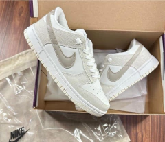 SB DUNK LOW LALI CREMA