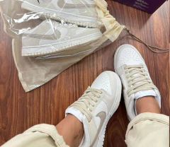 Imagen de SB DUNK LOW LALI CREMA