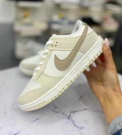 SB DUNK LOW LALI CREMA - comprar online
