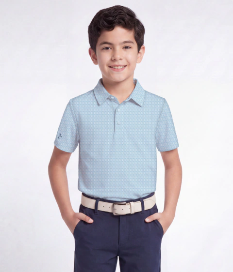 Chomba Ari Jr. unisex. Confeccionado en micro set con odor free y neo dry. Con un diseño de palos de golf abstracto.
