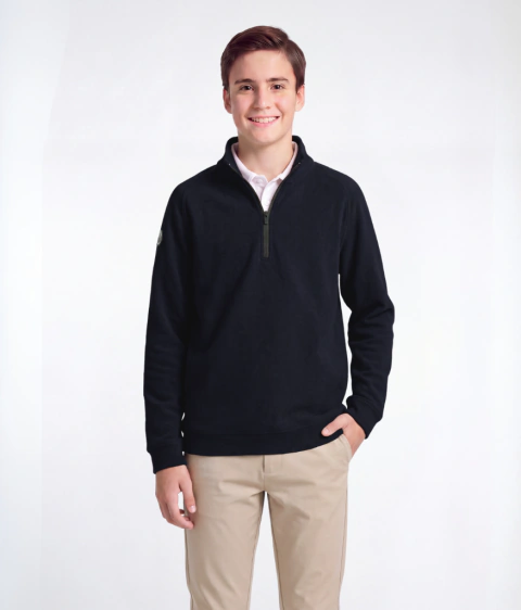 Buzo Andy niño unisex. Confeccionado en darlon, con detalles de bordador a tono en mangas, puños y cintura, recortes en frente y espalda. Medio cierre en color azul para el gris y el celeste y en negro para el azul.