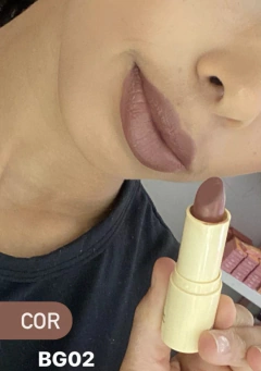 (HB548-BG02) Labial en barra Velvety Linea Glass TONO BG02- RUBY ROSE