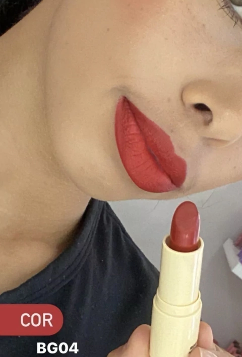 (HB548-BG04) Labial en barra Velvety Linea Glass TONO BG04- RUBY ROSE