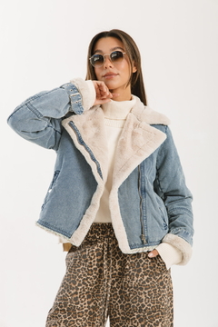 Campera MUNICH Celeste - Transferencia $134.775 - tienda online