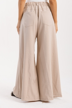 Sastrero MANHATTAN Beige - Transferencia $51.525 - tienda online