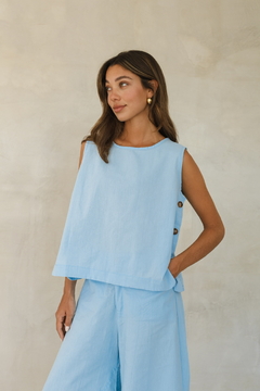 Remera VERA Celeste - Transferencia $23.775 - tienda online