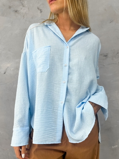 Camisa OLIVIA Celeste - Transferencia $42.525
