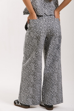 Pantalon KIM Animal print - Transferencia $48.675 - RP boutique