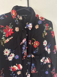 Camisa floreada - Stradivarius - VER MEDIDAS en internet