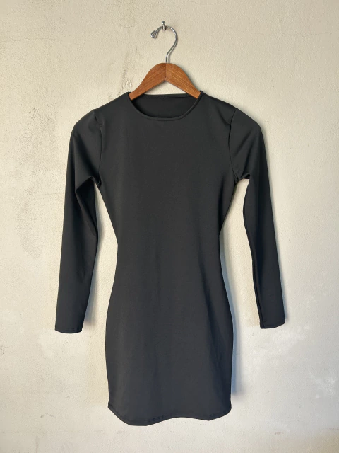 Vestido negro espalda abierta (ver medidas)