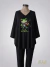 Remerón escote V modal crep manga 3/4 negro estampado "Sapito" ART9297