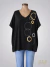 Remera escote V - Semi evase - negra Circulos ART9389