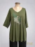 Remera modal semi evase manga 3/4 - hojas verde ART9188