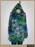 Maxy canguro polar verde y azul con estampado de flores, modelo ART5828, disponible en talles grandes.