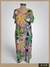 Vestido de fibrana violeta con estampado tropical, diseñado para talles grandes y especiales.