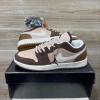 Tênis Nike Air Jordan Low Marrom