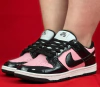 Tênis Nike Dunk preto e rosa feminino