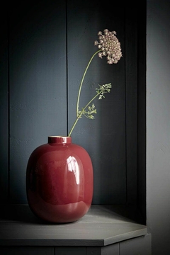 FLORERO METAL ROJO OSCURO 32CM - comprar online