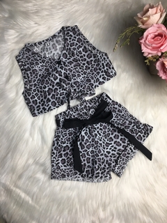 Conjunto Cropped com Short Oncinha Cinza