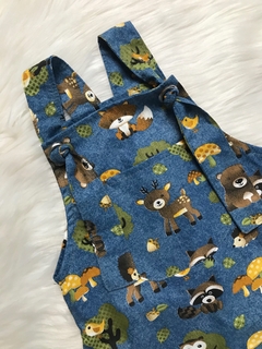 Jardineira Ilhós Floresta Jeans - comprar online