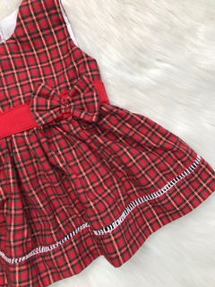 Vestido Xadrez Vermelho e Dourado com Tiara na internet